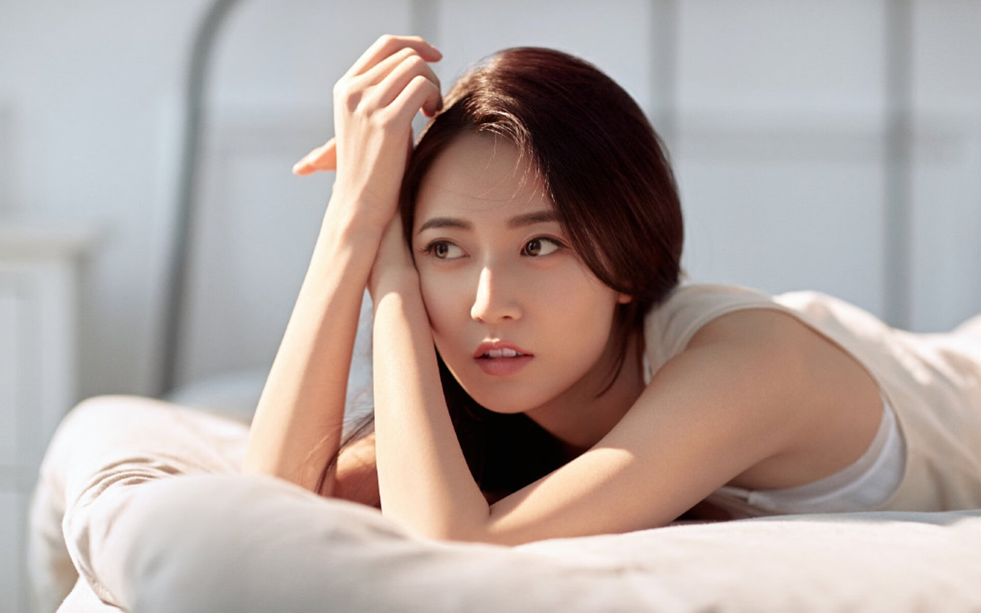 张雨霏与外国选手合影气氛融洽,张雨霏比赛现场