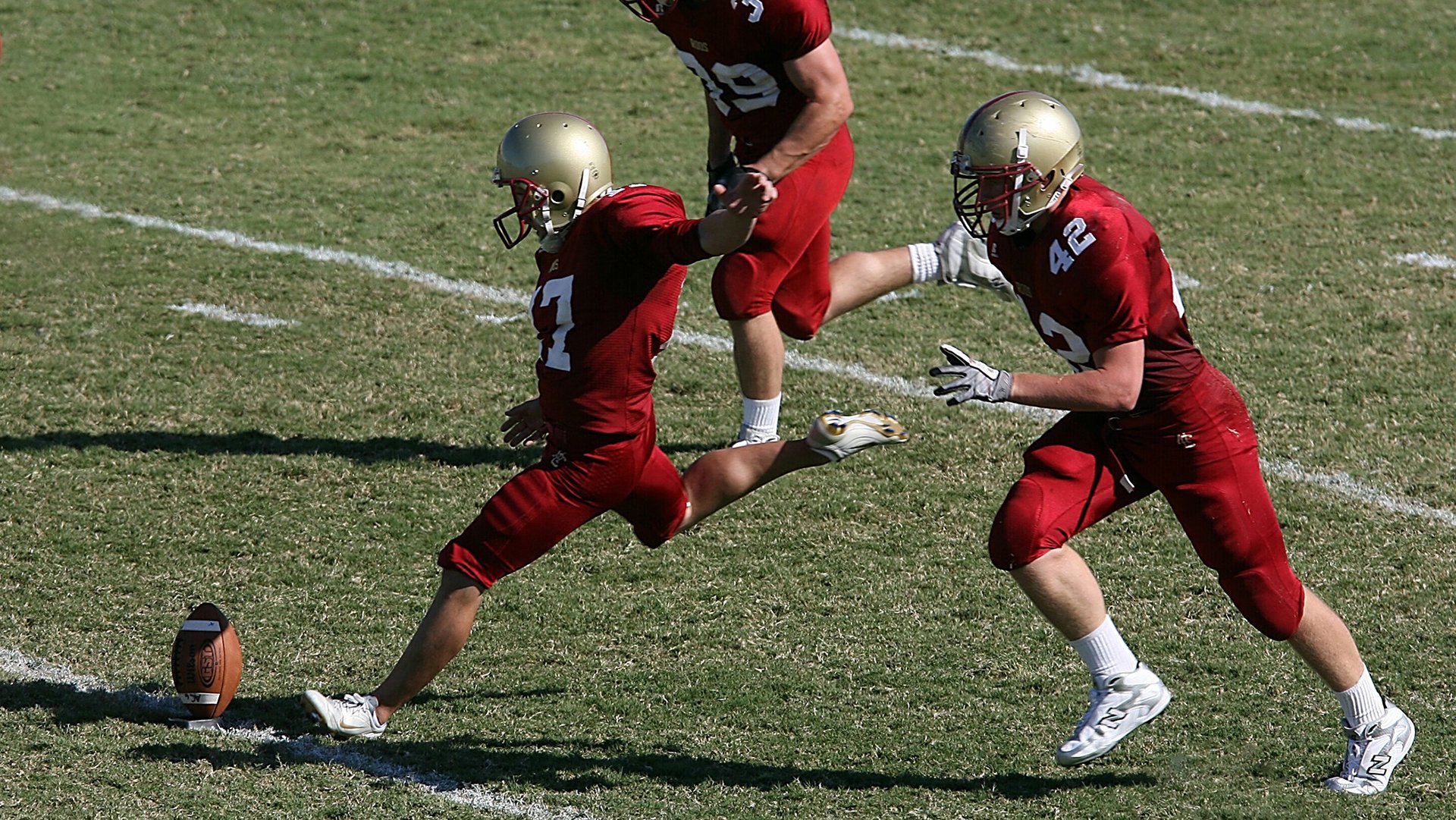 爱游戏体育（AYX）官方APP下载-赛季末，他在比赛最后几秒投中“惊天远投”，带领球队逆袭成功！