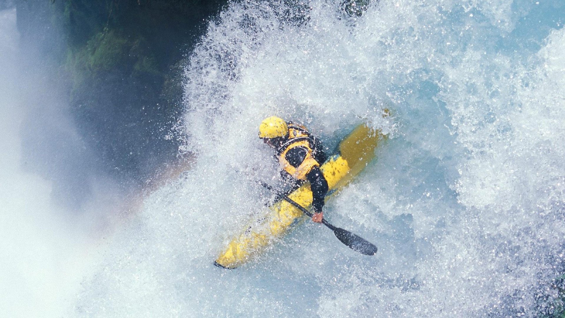 AYX GAMING-车手突发状况大揭密：面对突如其来的危机如何应对？，车辆遇到突发情况驾驶员应如何处理